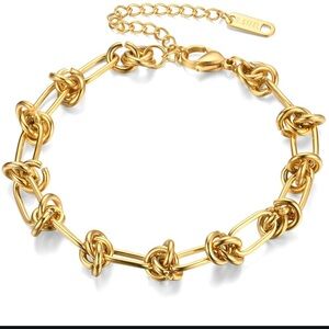 Elegant Gold Knot Bracelet